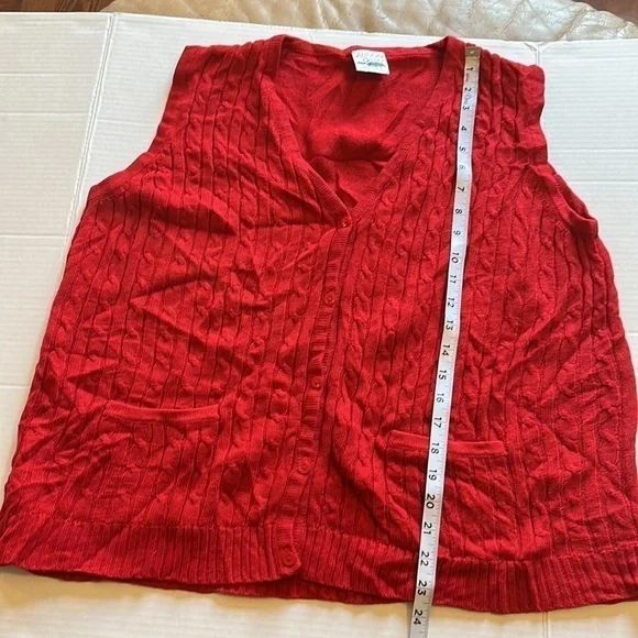 VTG-Allison Daley-L-red sleeveless button down ,V-neck , cable knit design vest - Picture 6 of 6